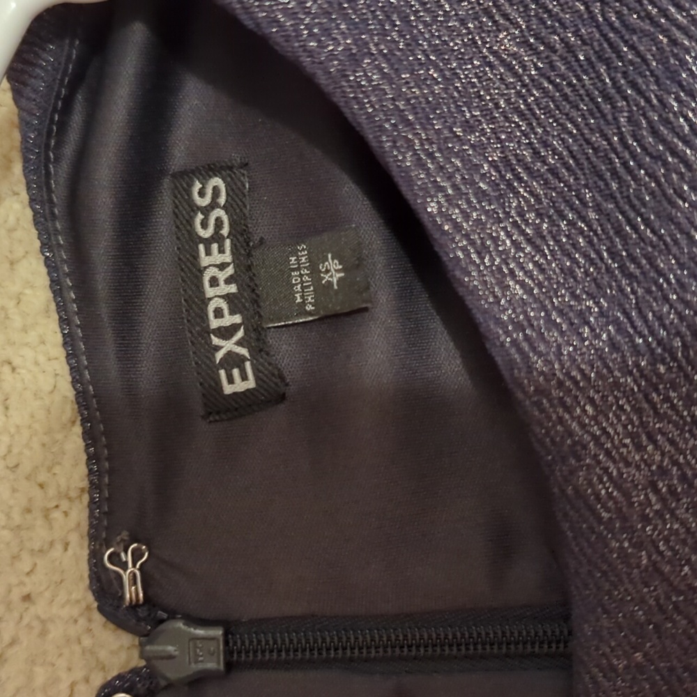 X-small Express Metallic Crop Top - Picture 3 of 3